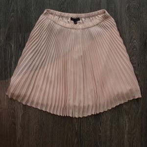 Size 8 Banana Republic pink accordion pleat skirt
